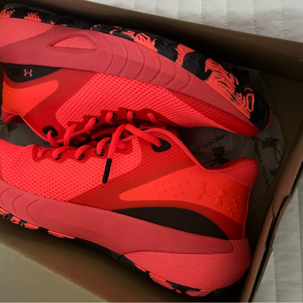 Under armor hover break though basketball shoe